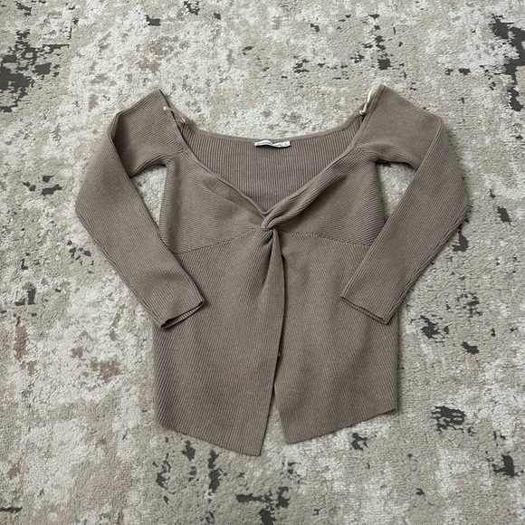 Abercrombie & Fitch Off-The-Shoulder Twist Sweater Top Size Large in Tan - Picture 2 of 4